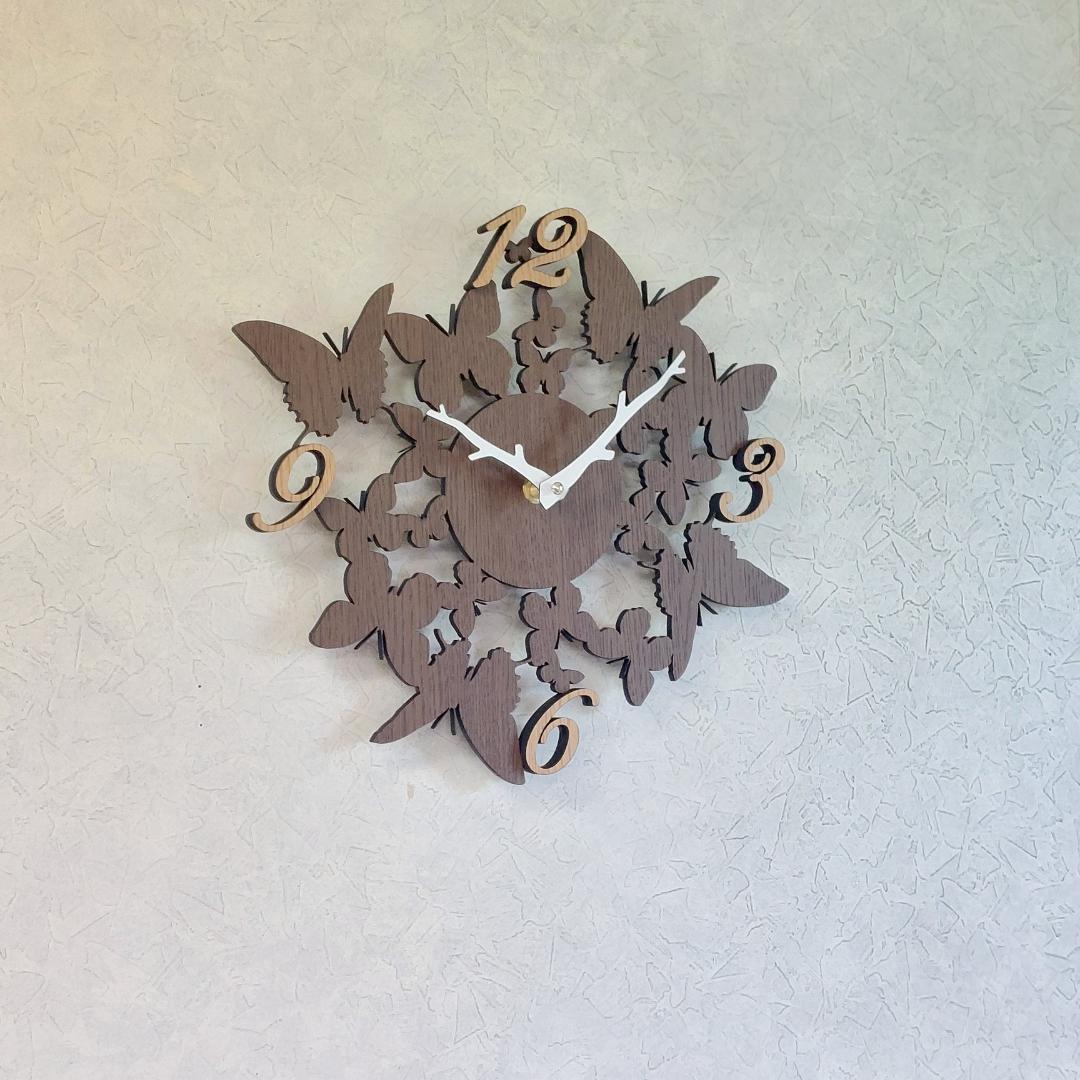 北欧風　立体的な蝶のデザイン木製掛け時計　静音タイプ