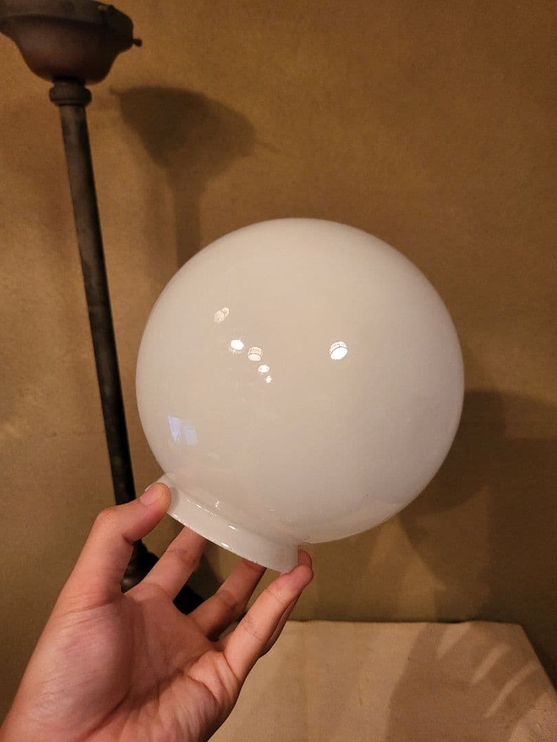 ブラケットライト　乳白色ガラス　電笠 付き