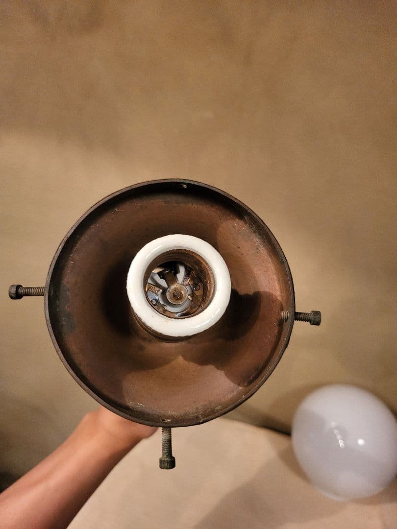 ブラケットライト　乳白色ガラス　電笠 付き