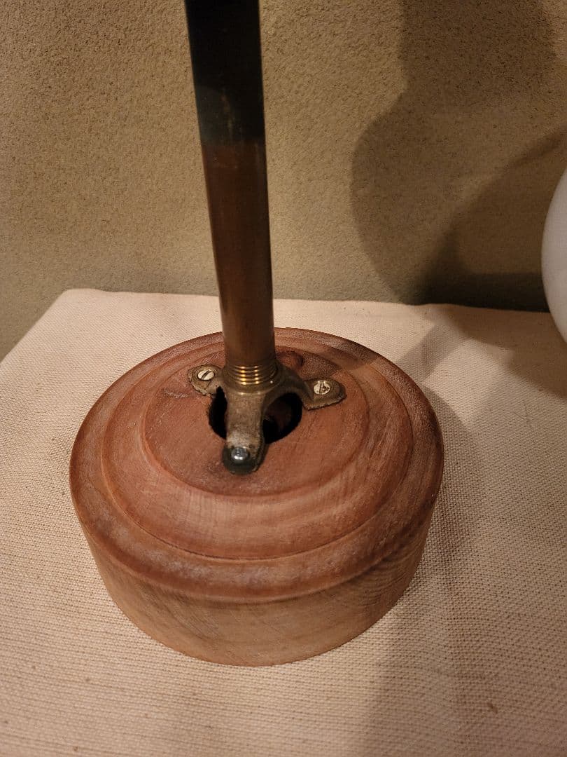 ブラケットライト　乳白色ガラス　電笠 付き