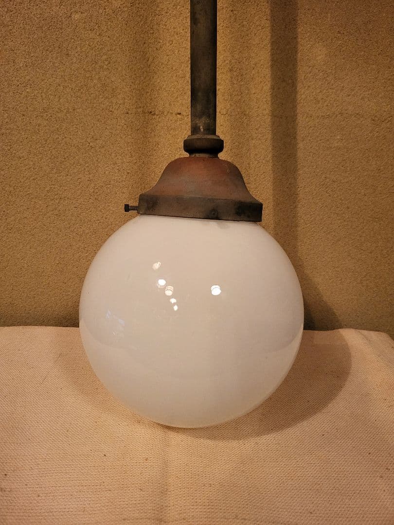 ブラケットライト　乳白色ガラス　電笠 付き