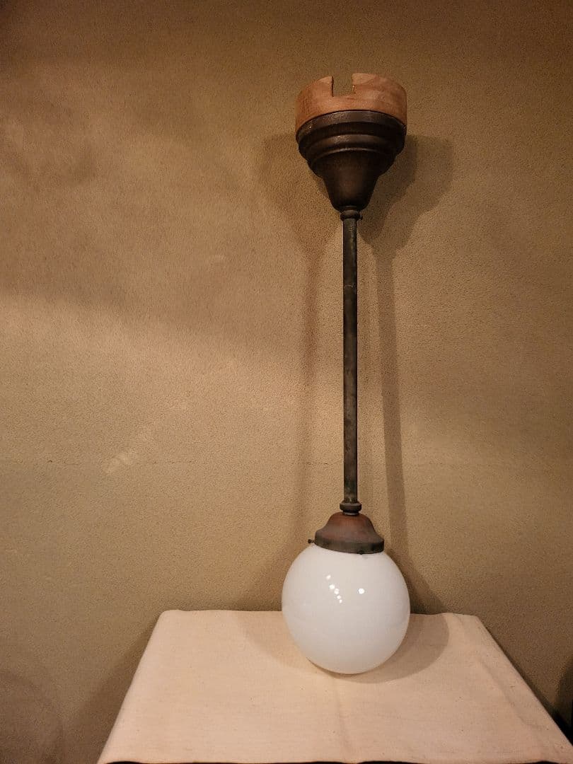 ブラケットライト　乳白色ガラス　電笠 付き