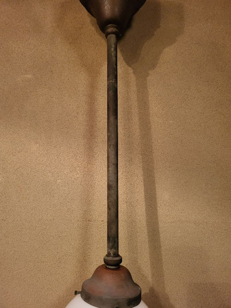 ブラケットライト　乳白色ガラス　電笠 付き