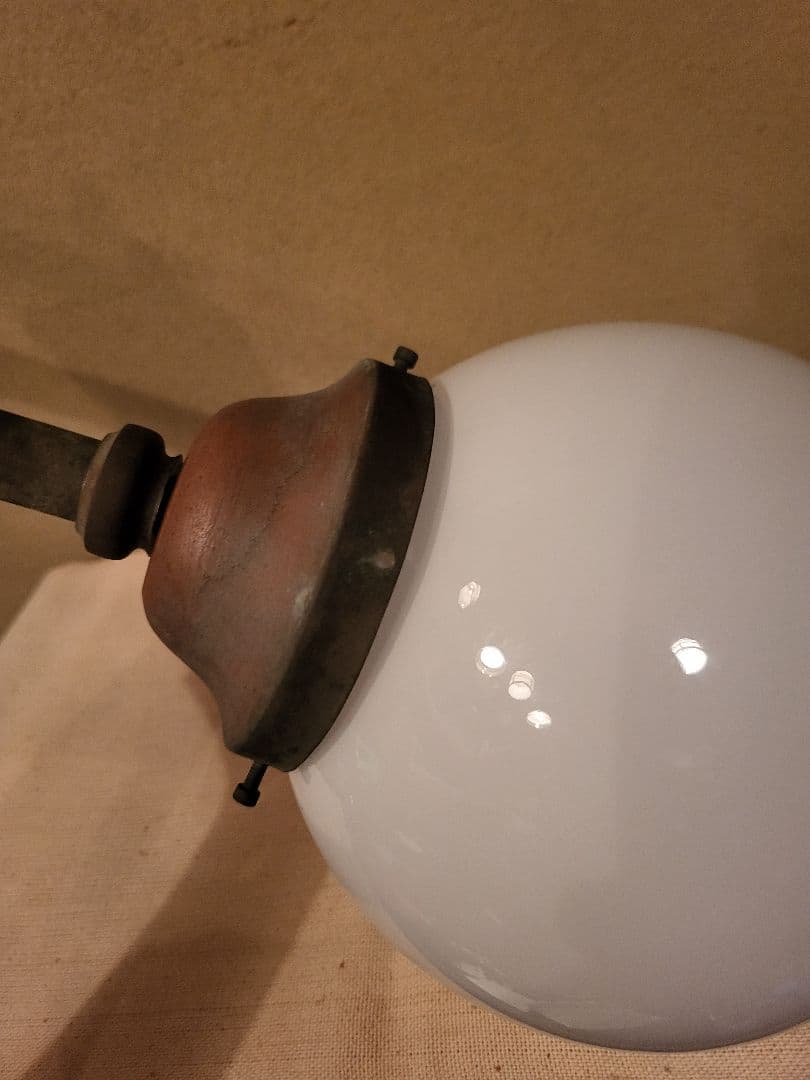 ブラケットライト　乳白色ガラス　電笠 付き