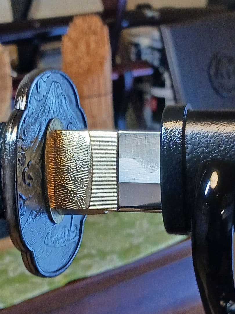 模造刀、新撰組.永倉新八愛刀(播州手柄山氏繁)写し 一貫巻拵、鐔.燻し銀鯉滝登り