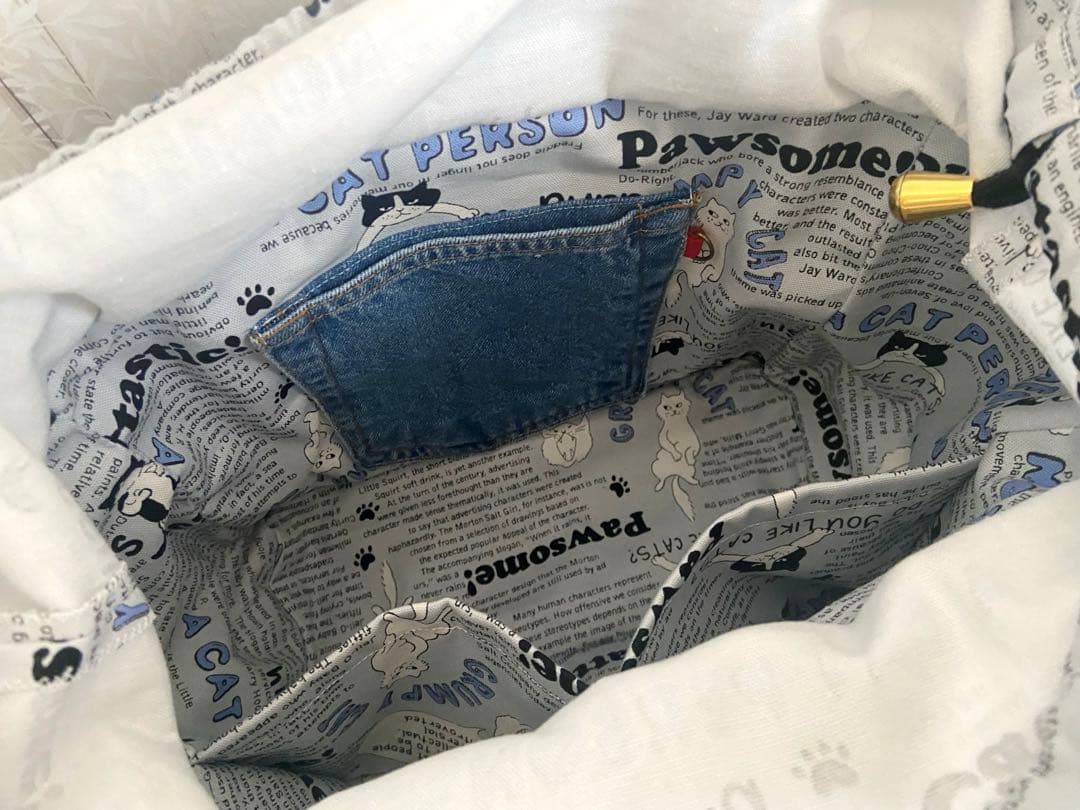 デニムリメイクバッグ　黒猫サロペット