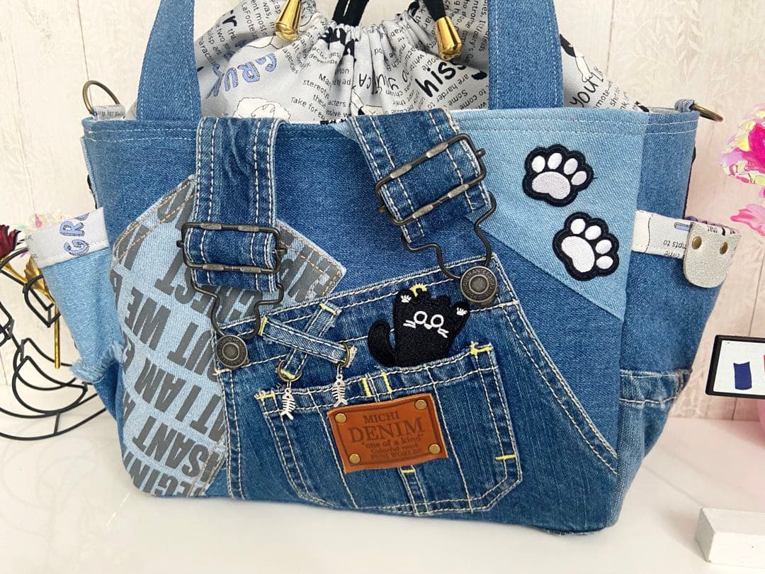 デニムリメイクバッグ　黒猫サロペット