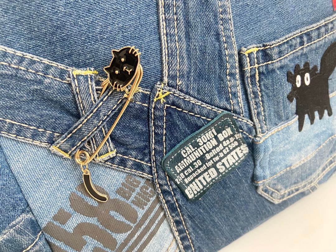 デニムリメイクバッグ　黒猫サロペット