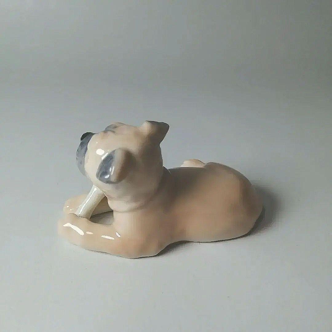 ロイヤルコペンハーゲン　ボクサーフィギュリン犬　 12体のシリーズの１体で廃番品