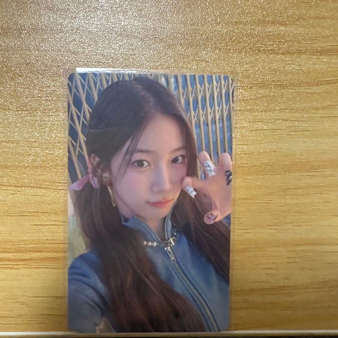 LE SERAFIM different ラキドロ トレカ カズハ② - メルカリ