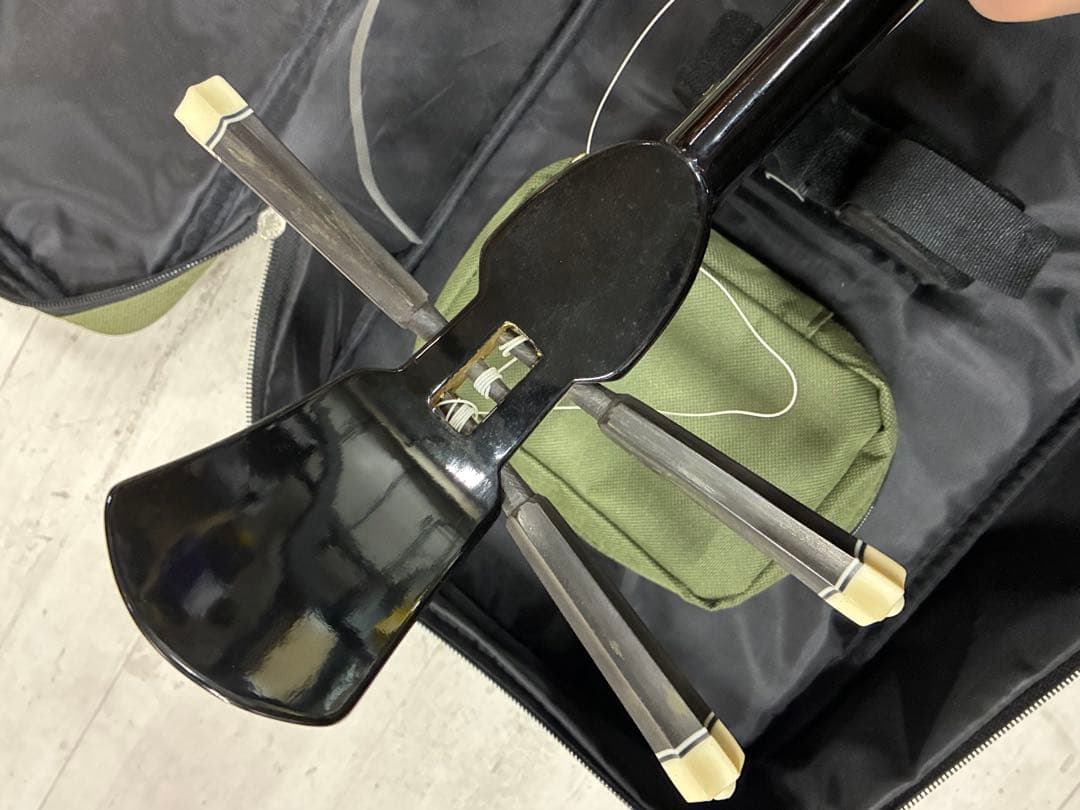 B0105）沖縄三線 蛇三線 人工皮 蛇柄 三味線 和楽器 ソフトケース付き