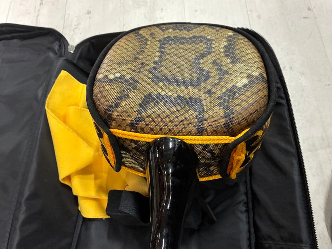 B0105）沖縄三線 蛇三線 人工皮 蛇柄 三味線 和楽器 ソフトケース付き