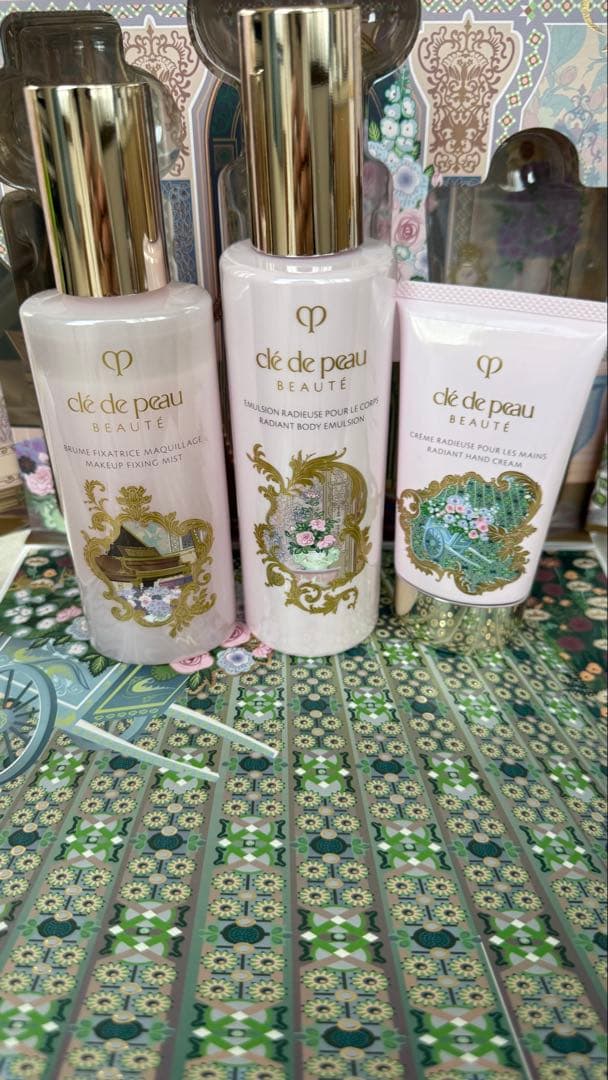 クレドポーボーテ 2024ラディアンスギフトBLUE BLACK 記念品 未開封