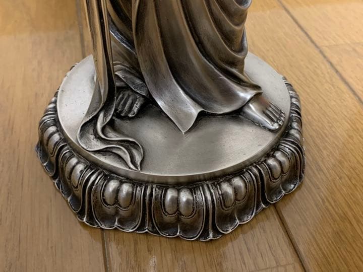 聖観世音菩薩像　銀製