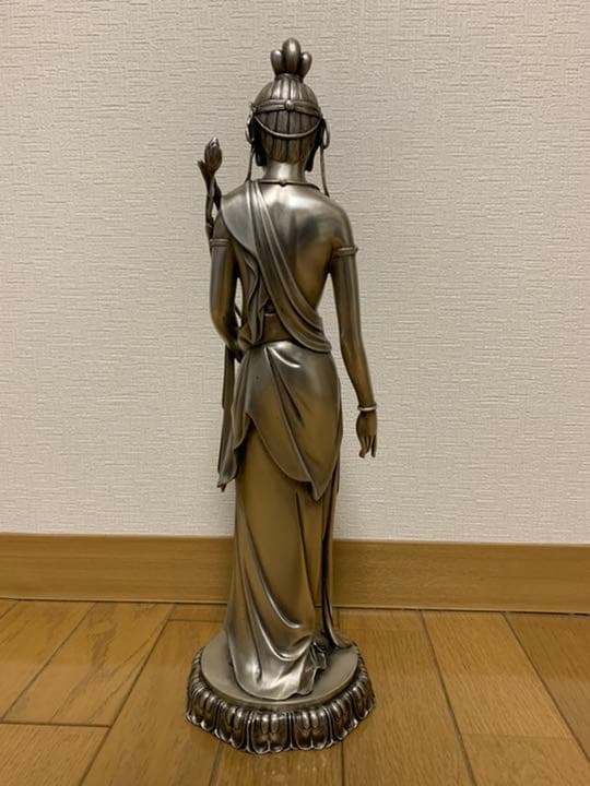 聖観世音菩薩像　銀製