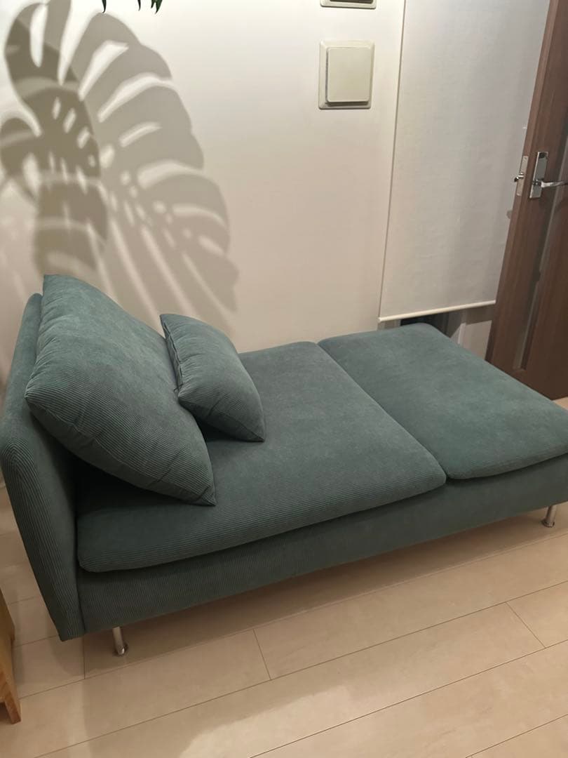 Ikea 青緑色の1人掛けソファ