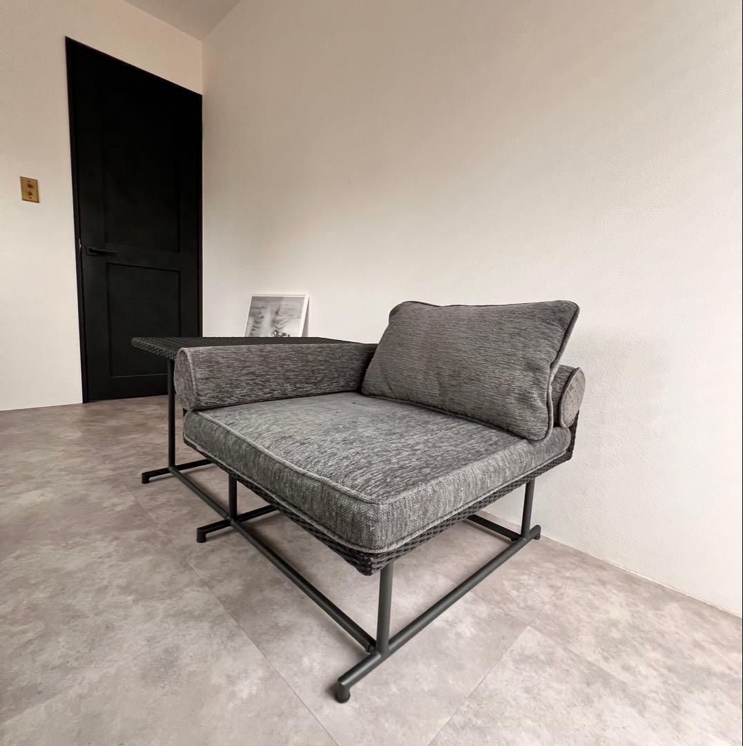 谷尻誠デザイン　サポーズデザインMAシリーズ　シングルソファ　サイドテーブル一体