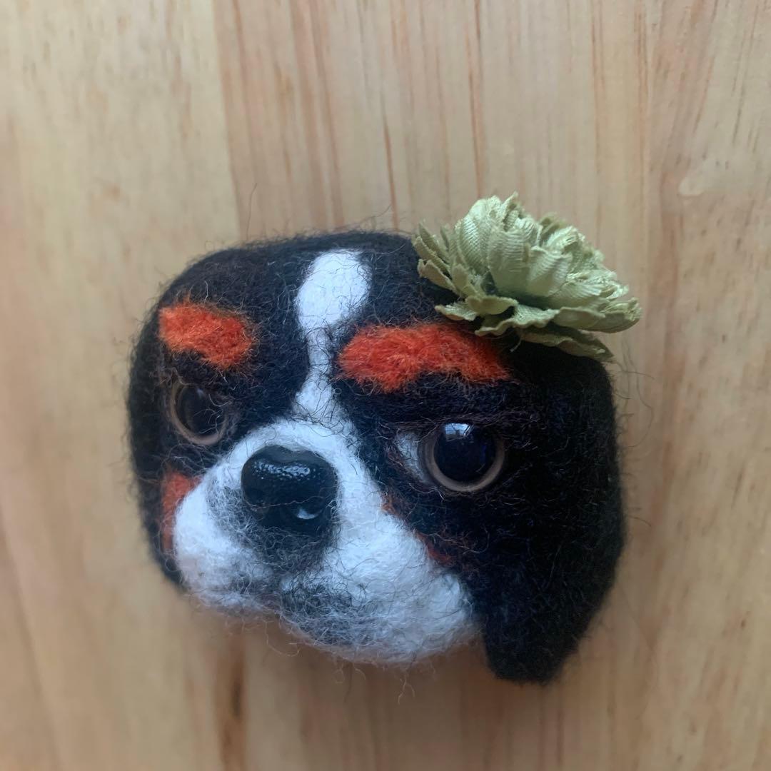 羊毛フェルト　ハンドメイド　ブローチ　犬のキャサリン