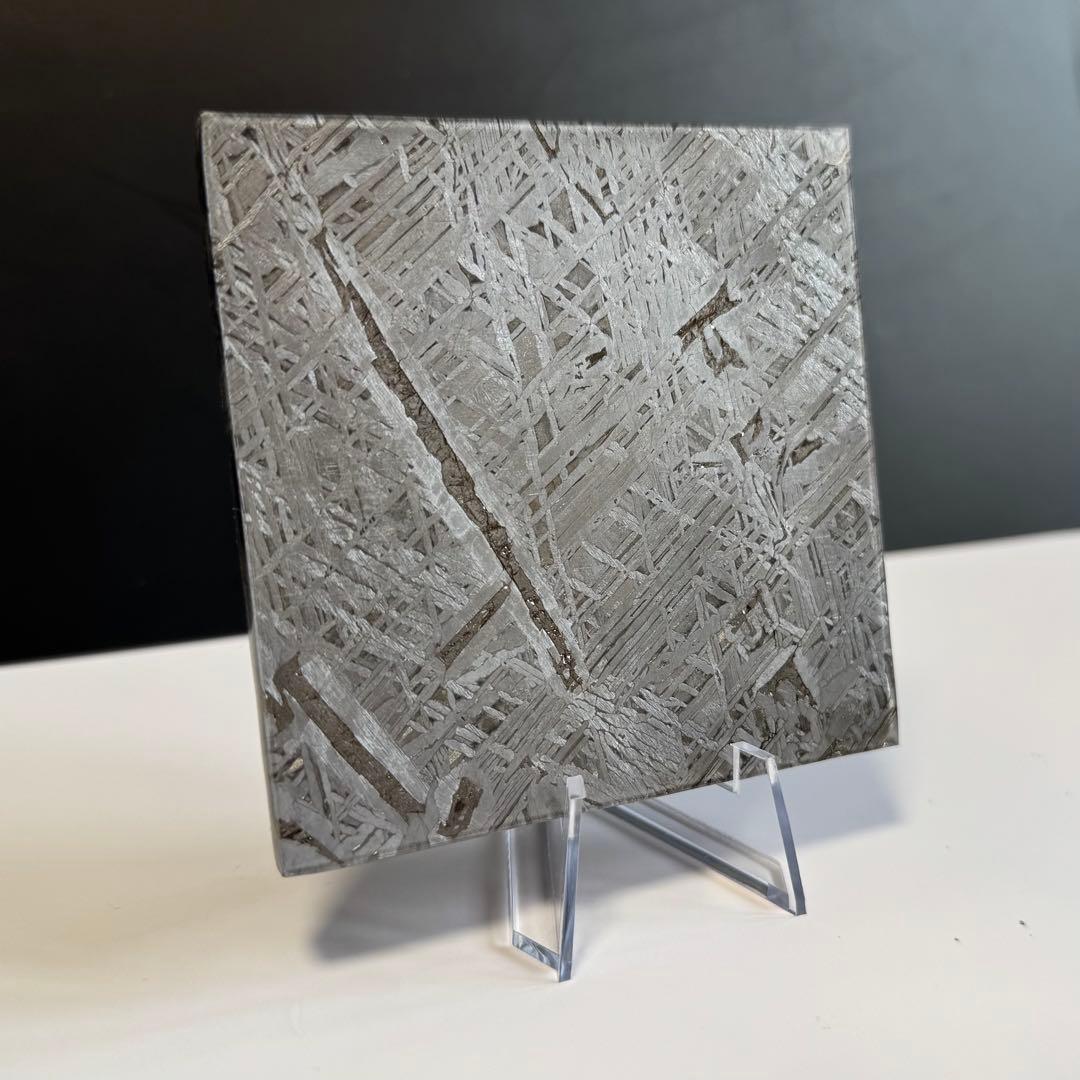 アルタイ隕石　高品質　標本　 396.2g メテオライト　立て付き 宇宙パワー