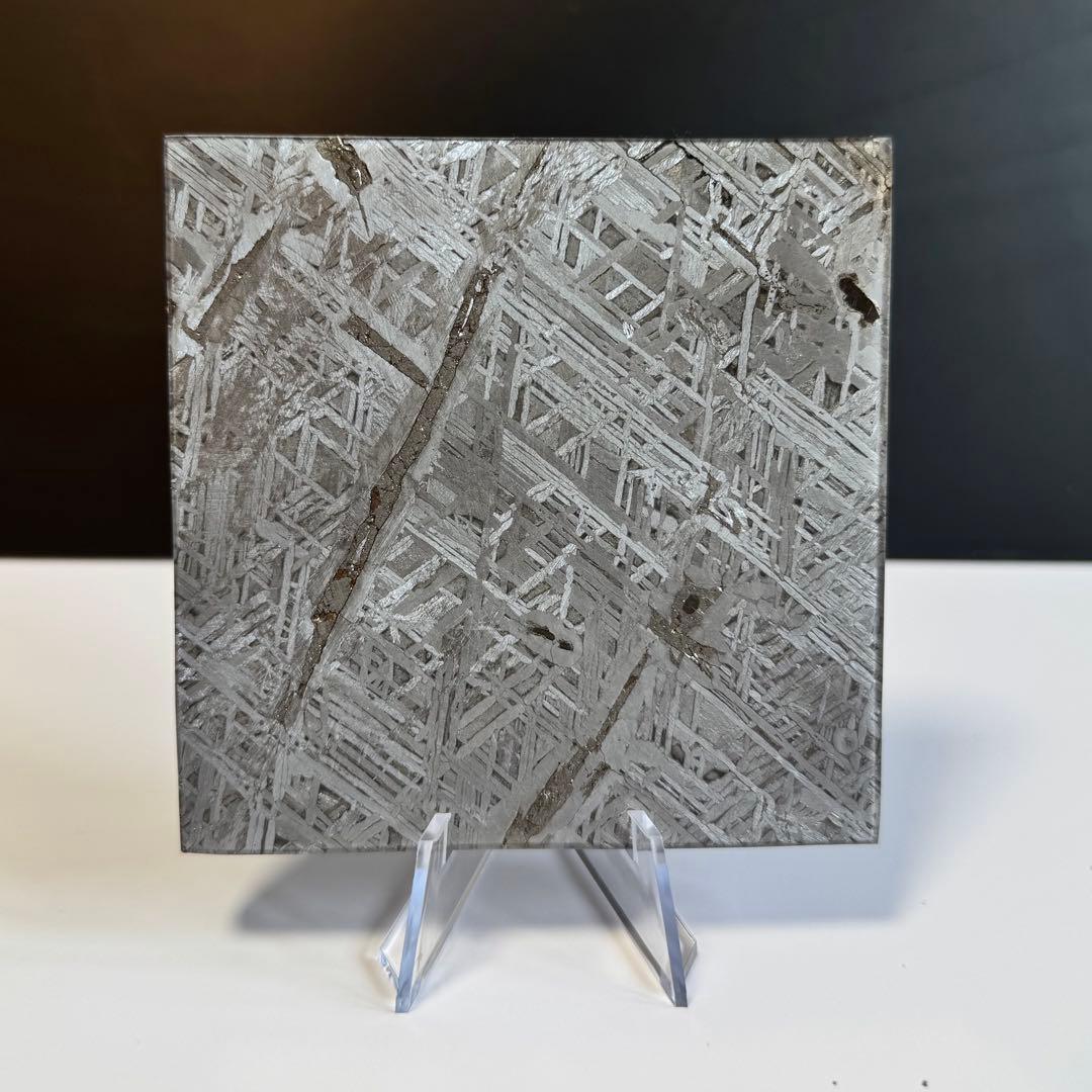 アルタイ隕石　高品質　標本　 396.2g メテオライト　立て付き 宇宙パワー