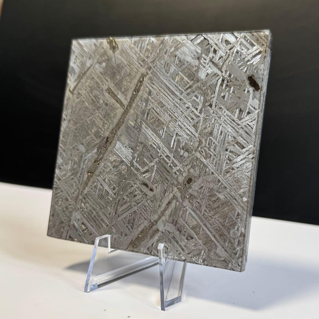 アルタイ隕石　高品質　標本　 396.2g メテオライト　立て付き 宇宙パワー