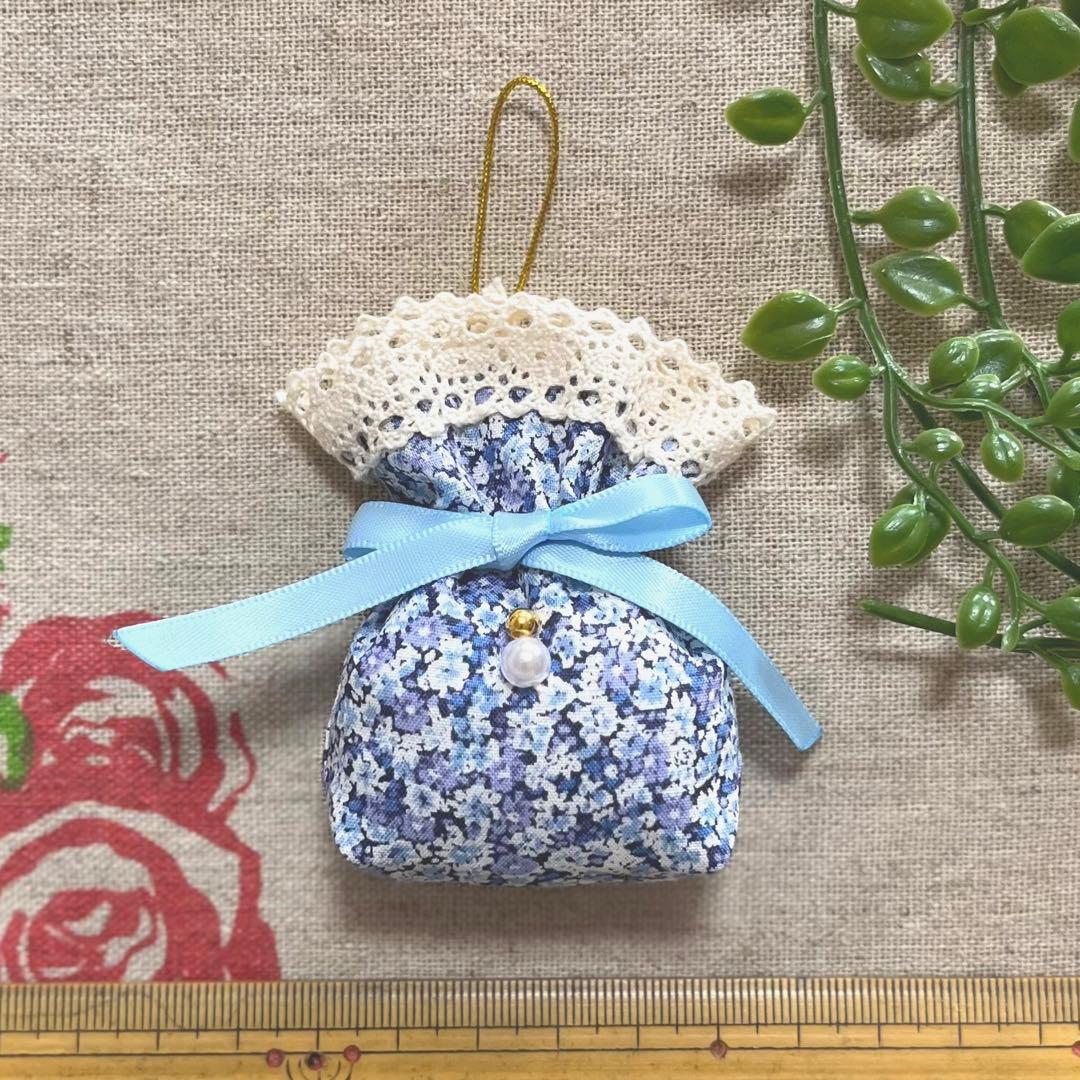 No.2304-33 ミニストラップサシェ 香り袋 春の小花柄＊パール⑩