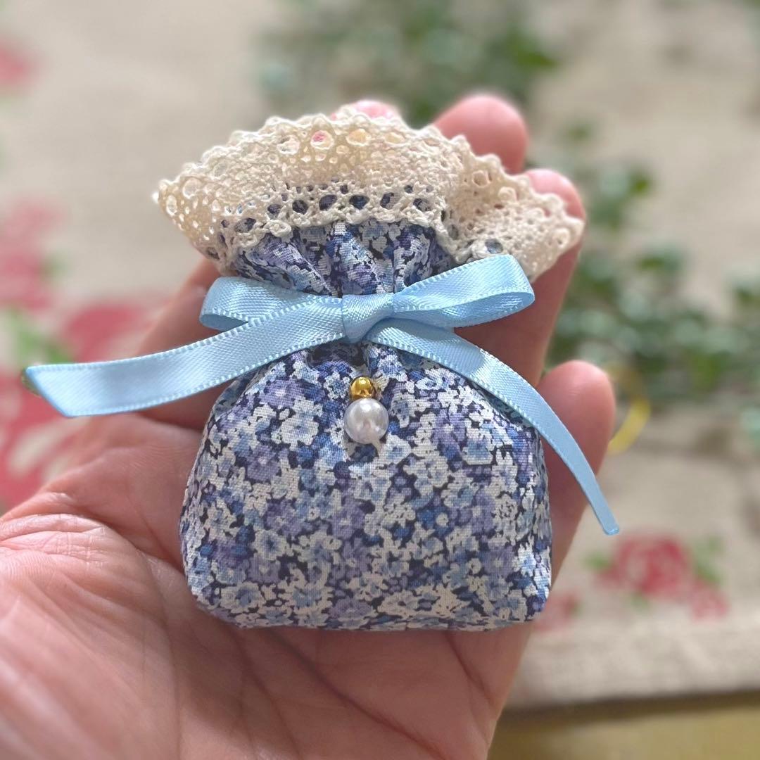 No.2304-33 ミニストラップサシェ 香り袋 春の小花柄＊パール⑩