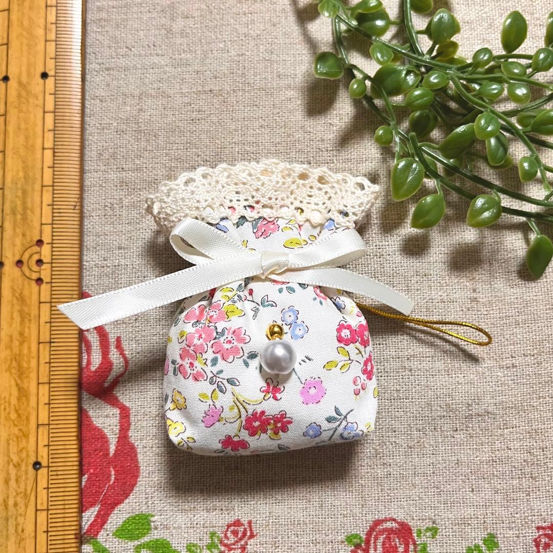 No.2302-32 ミニストラップサシェ（香り袋）春の小花柄＊パール ⑫
