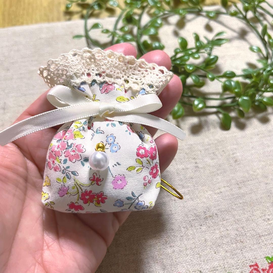No.2302-32 ミニストラップサシェ（香り袋）春の小花柄＊パール ⑫