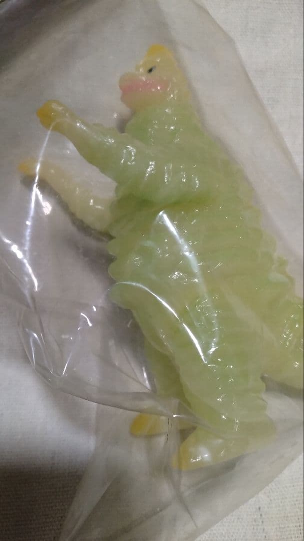 ノンタルジックヒーローズのウルトラ怪獣シリーズ レッドキング(蓄光バージョン)