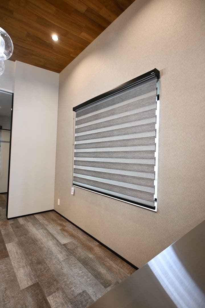 ニチベイ　調光ロールスクリーン　レユール