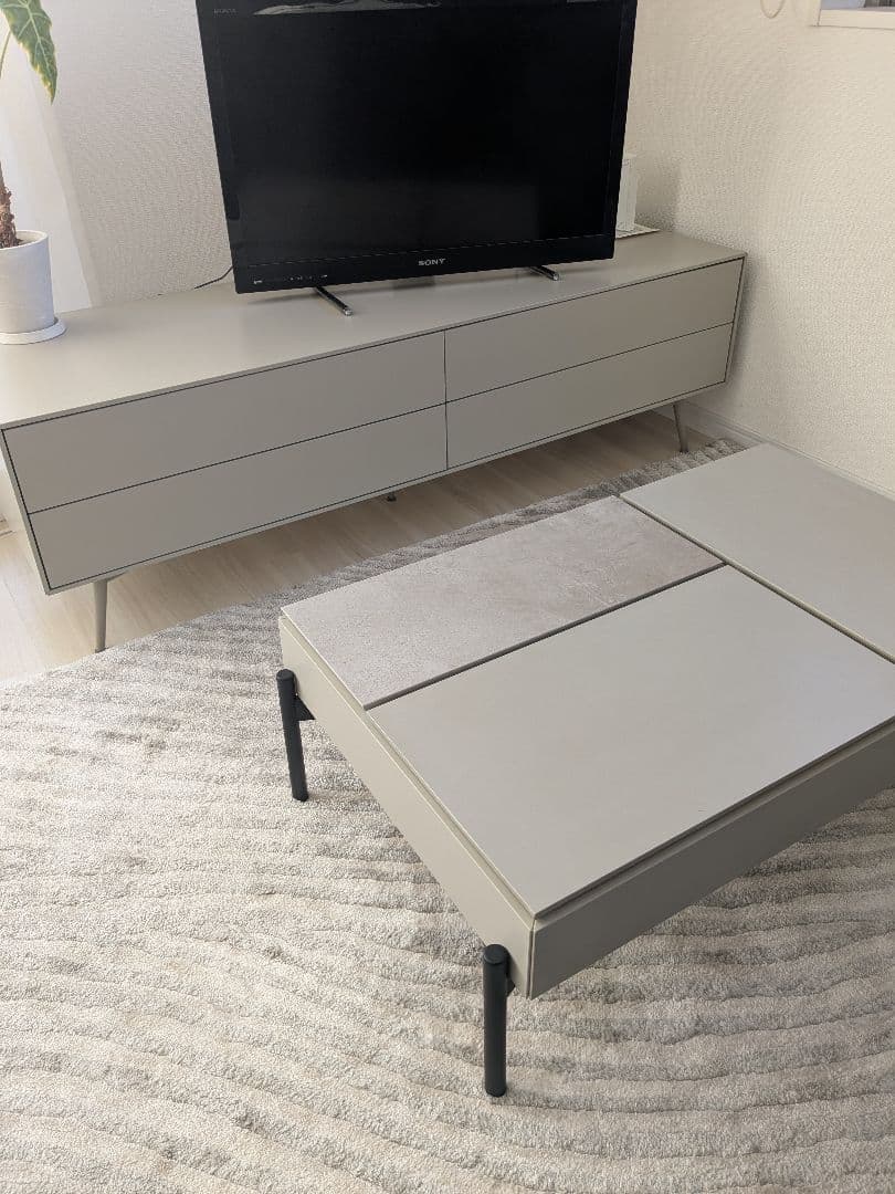 コーヒーテーブル　Chiva