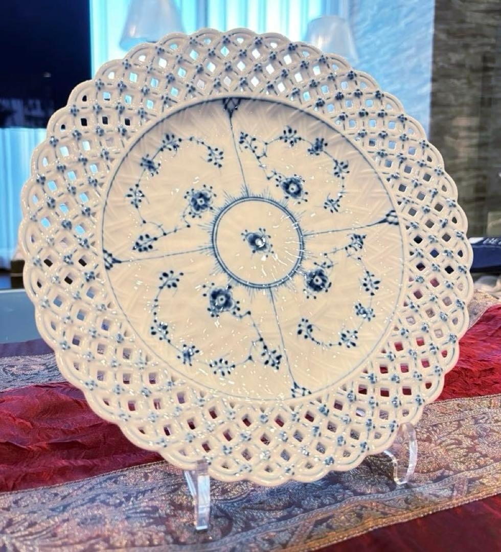 陶器製レース状皿 青い花模様 25cm