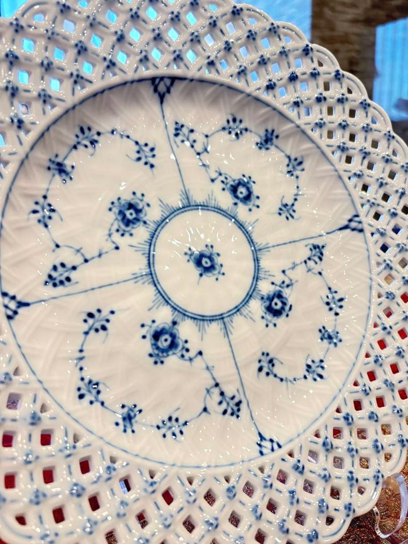 陶器製レース状皿 青い花模様 25cm