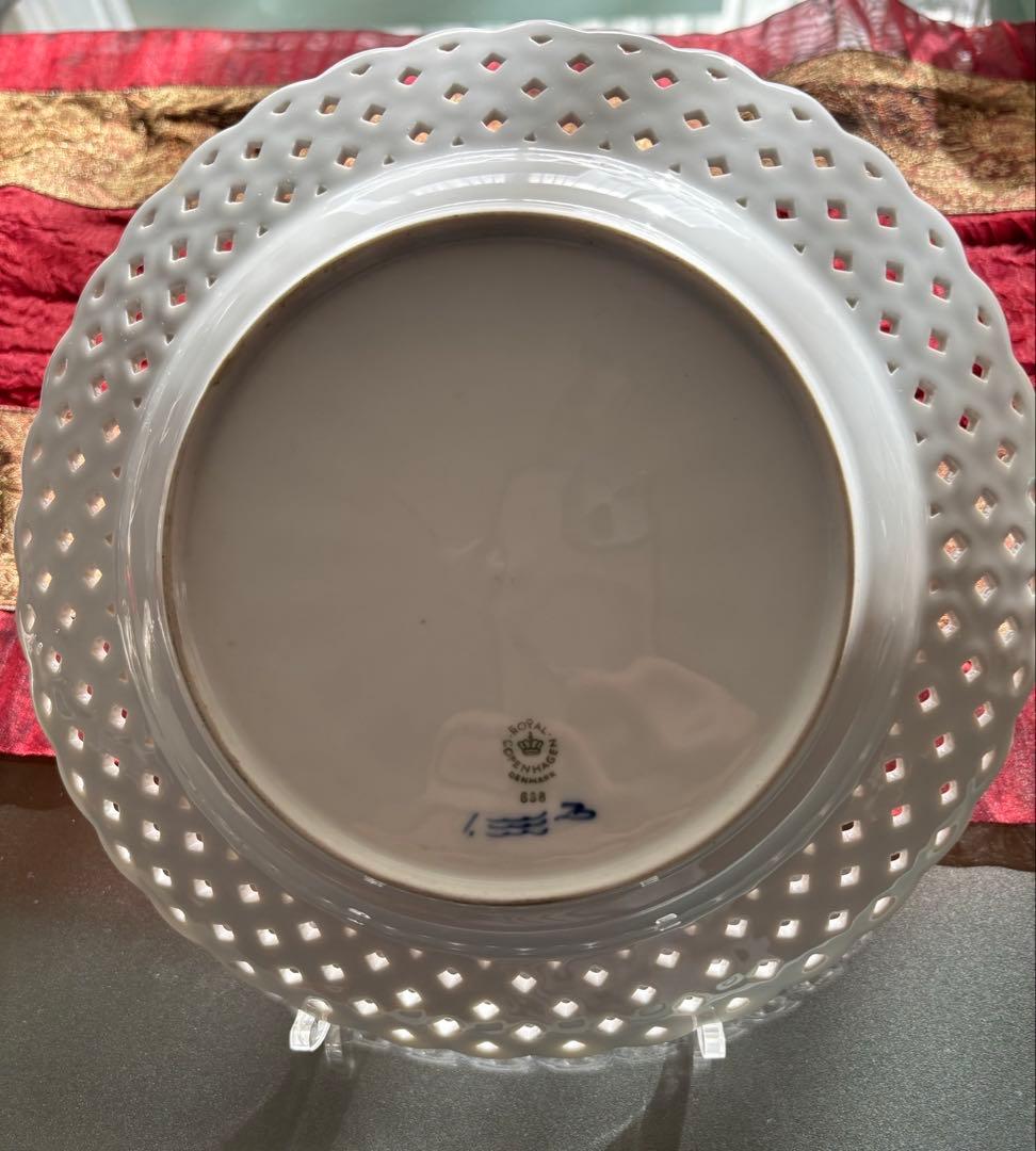 陶器製レース状皿 青い花模様 25cm