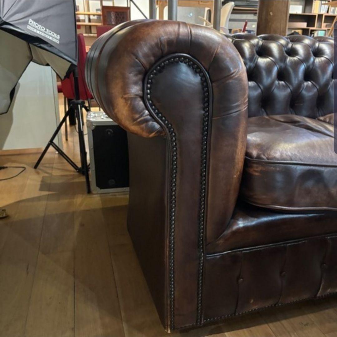 引き取り限定 スタッズ 付 チェスターフィールドソファー オッドマン セット