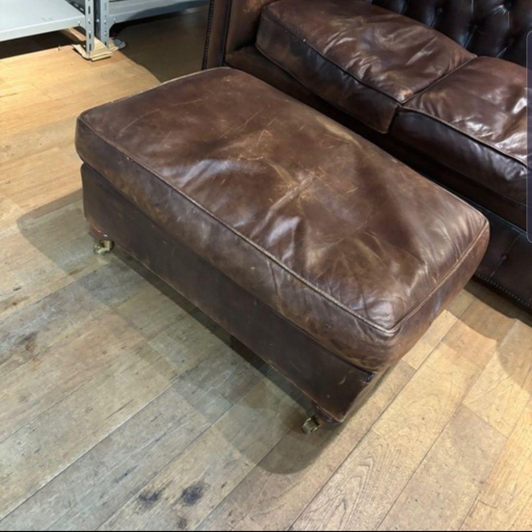 引き取り限定 スタッズ 付 チェスターフィールドソファー オッドマン セット