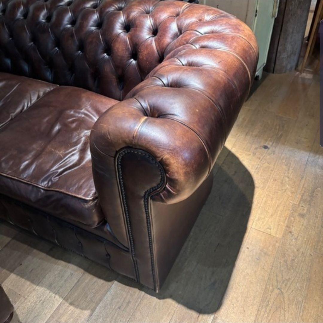 引き取り限定 スタッズ 付 チェスターフィールドソファー オッドマン セット