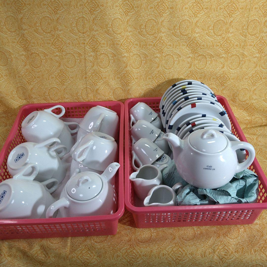 「カフェ コムサ」／カップ・皿・ティーポット・ピッチャー