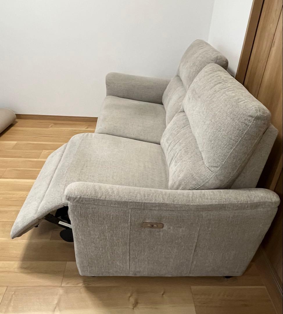 ごりしょー　ニトリ電動リクライニング ソファ　3人用布張りベージュ