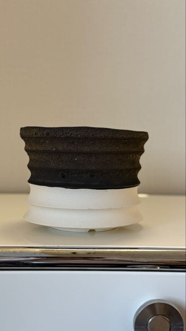 たけろうポット 白×金2 植木鉢 安西岳郎 塊根 カタチ goujin - メルカリ