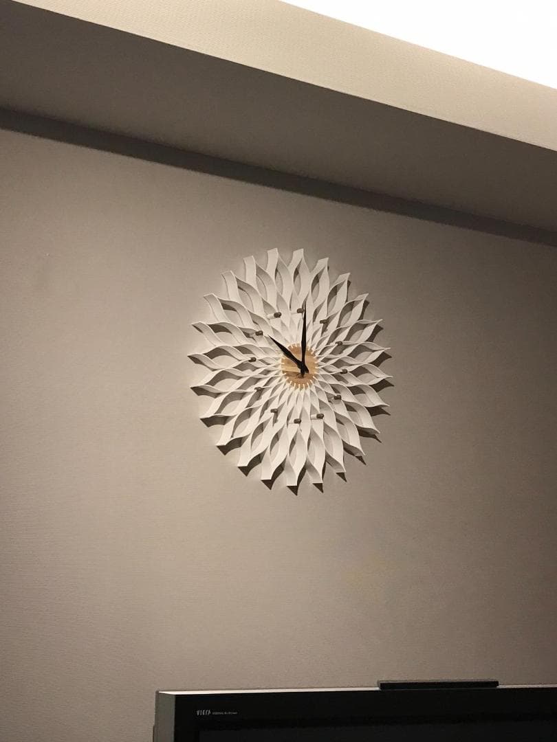 大輪 満開のダリアのよう 掛け時計 おしゃれ 北欧 白