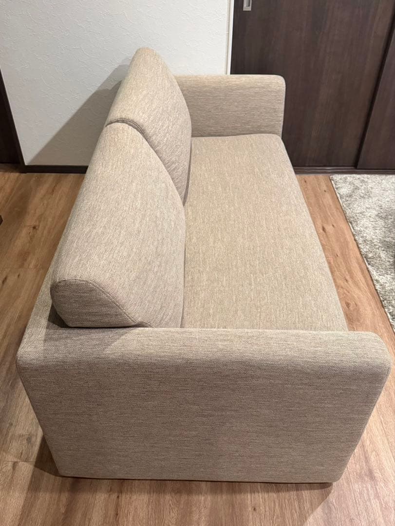 ベージュファブリックソファー