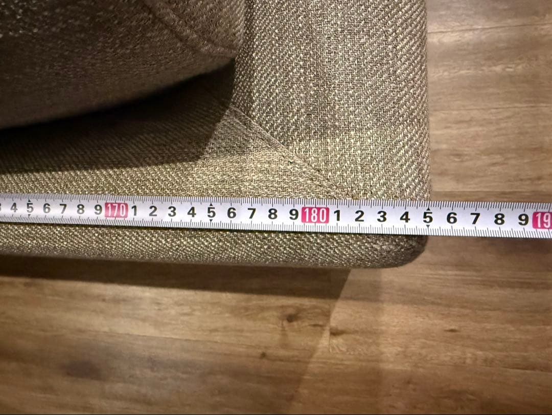 ベージュファブリックソファー