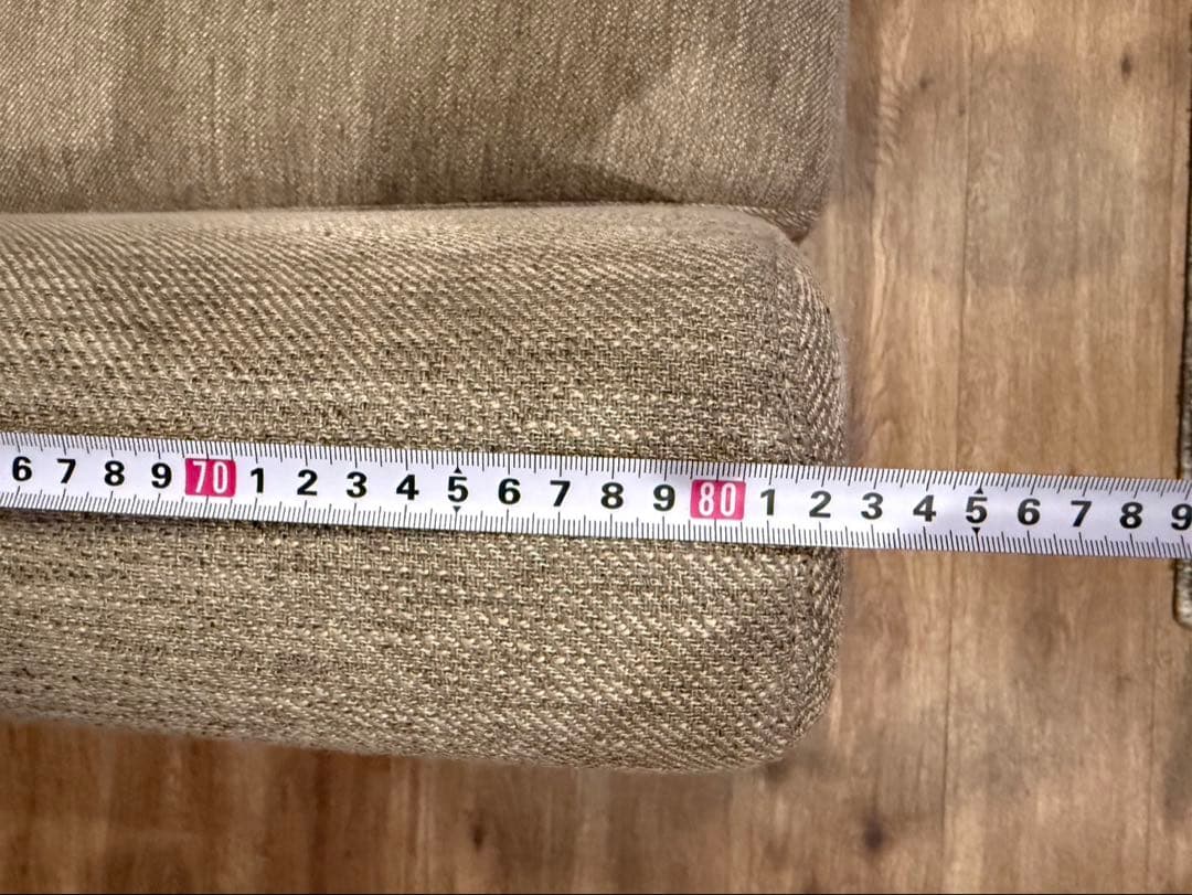 ベージュファブリックソファー