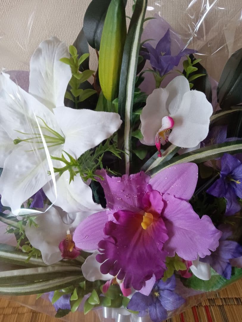 御供え花　仏花　造花　法事、初盆、カトレア、百合アレンジ