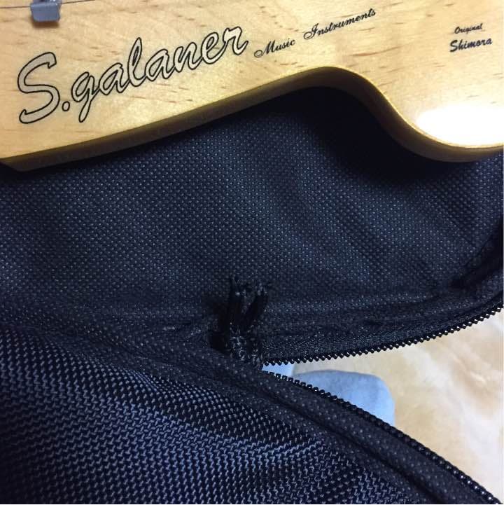 エレキギター 赤