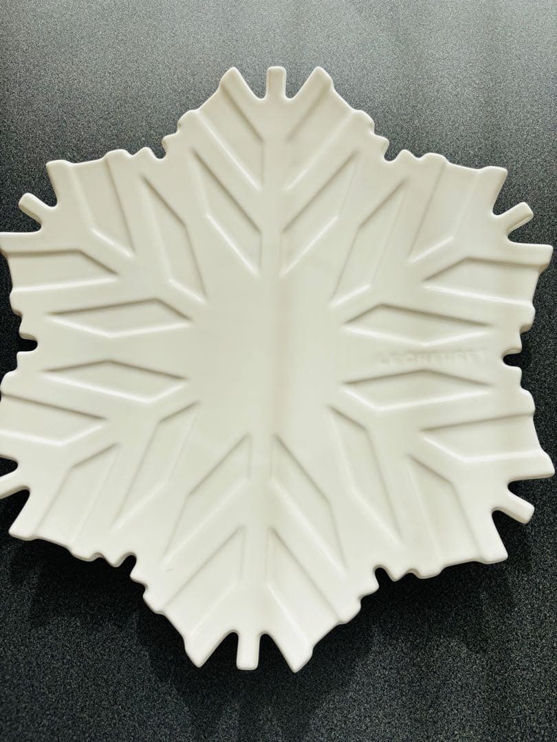 ルクルーゼ　オーバル・プラッター　サンタレリーフ スノーフレークプレート　レア