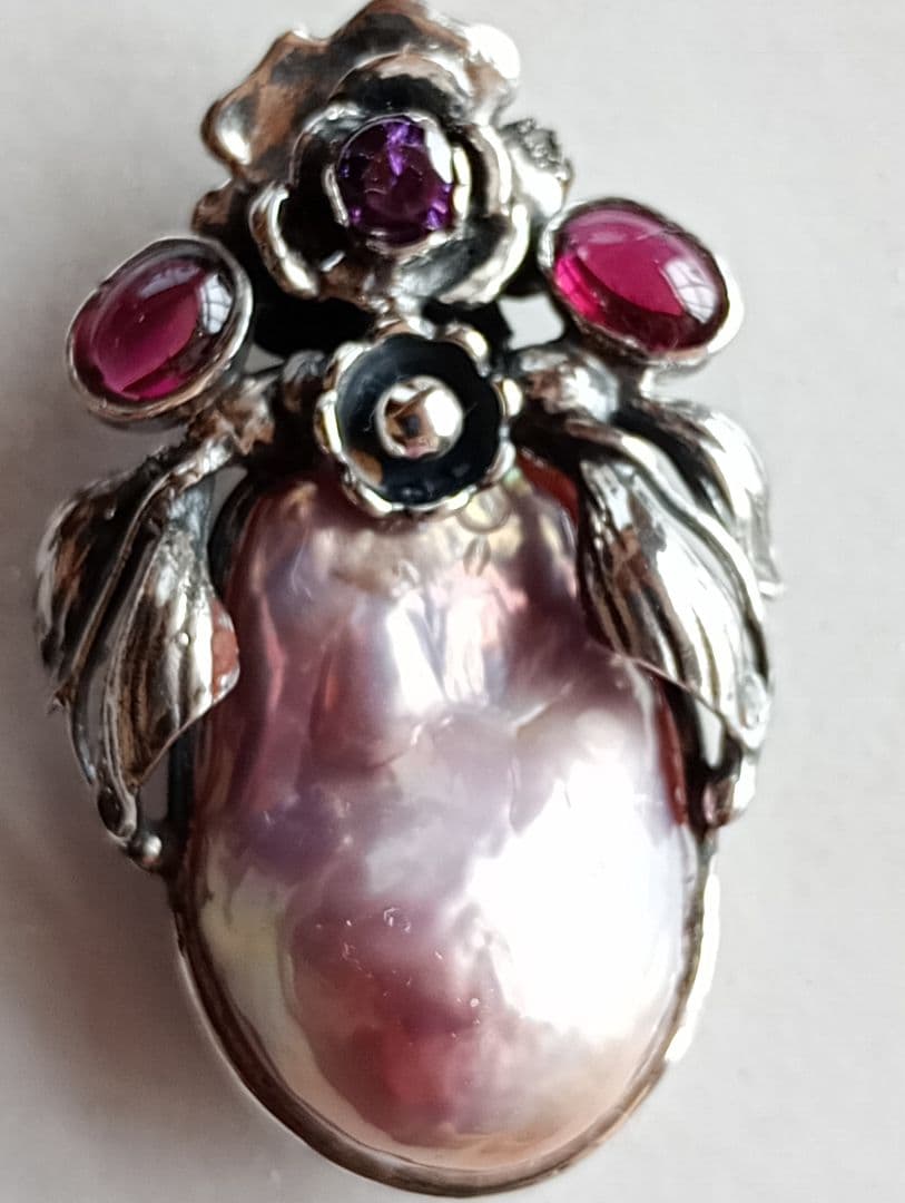 淡水バロックパールのペンダント。