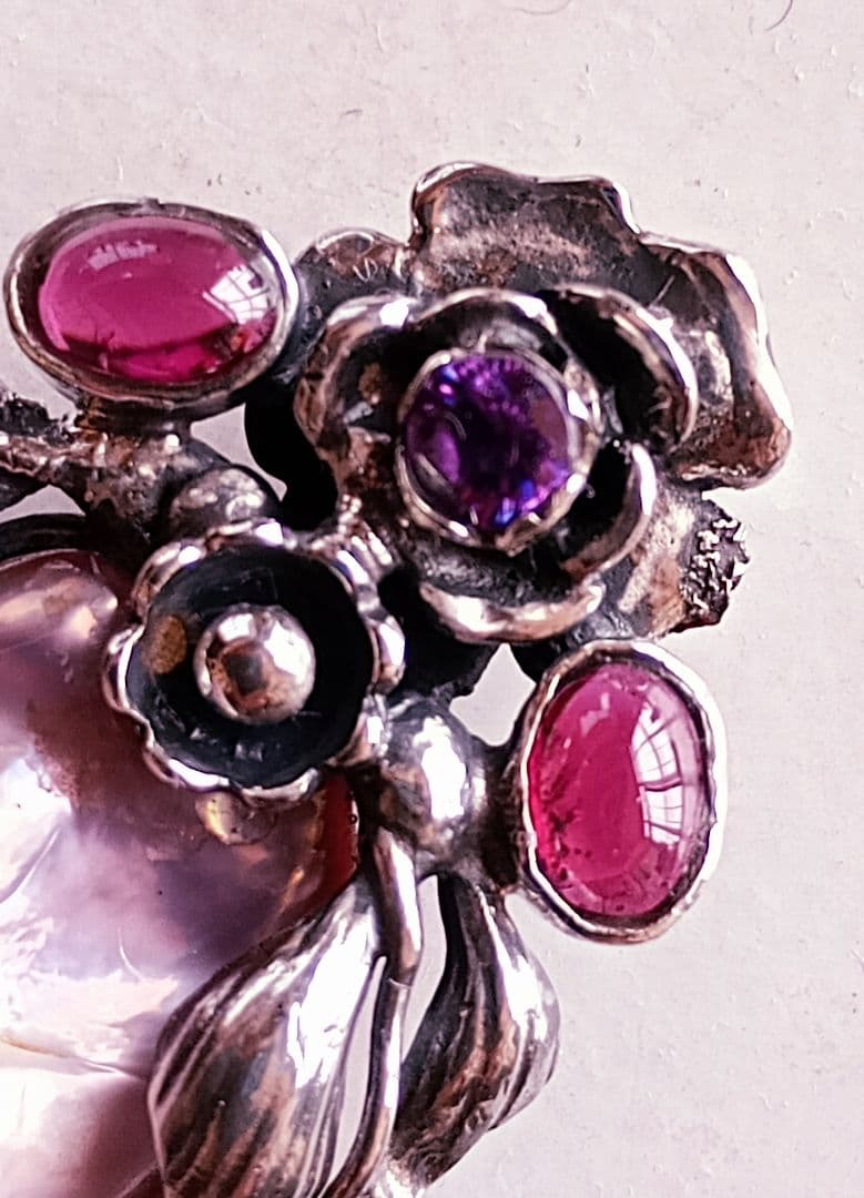 淡水バロックパールのペンダント。